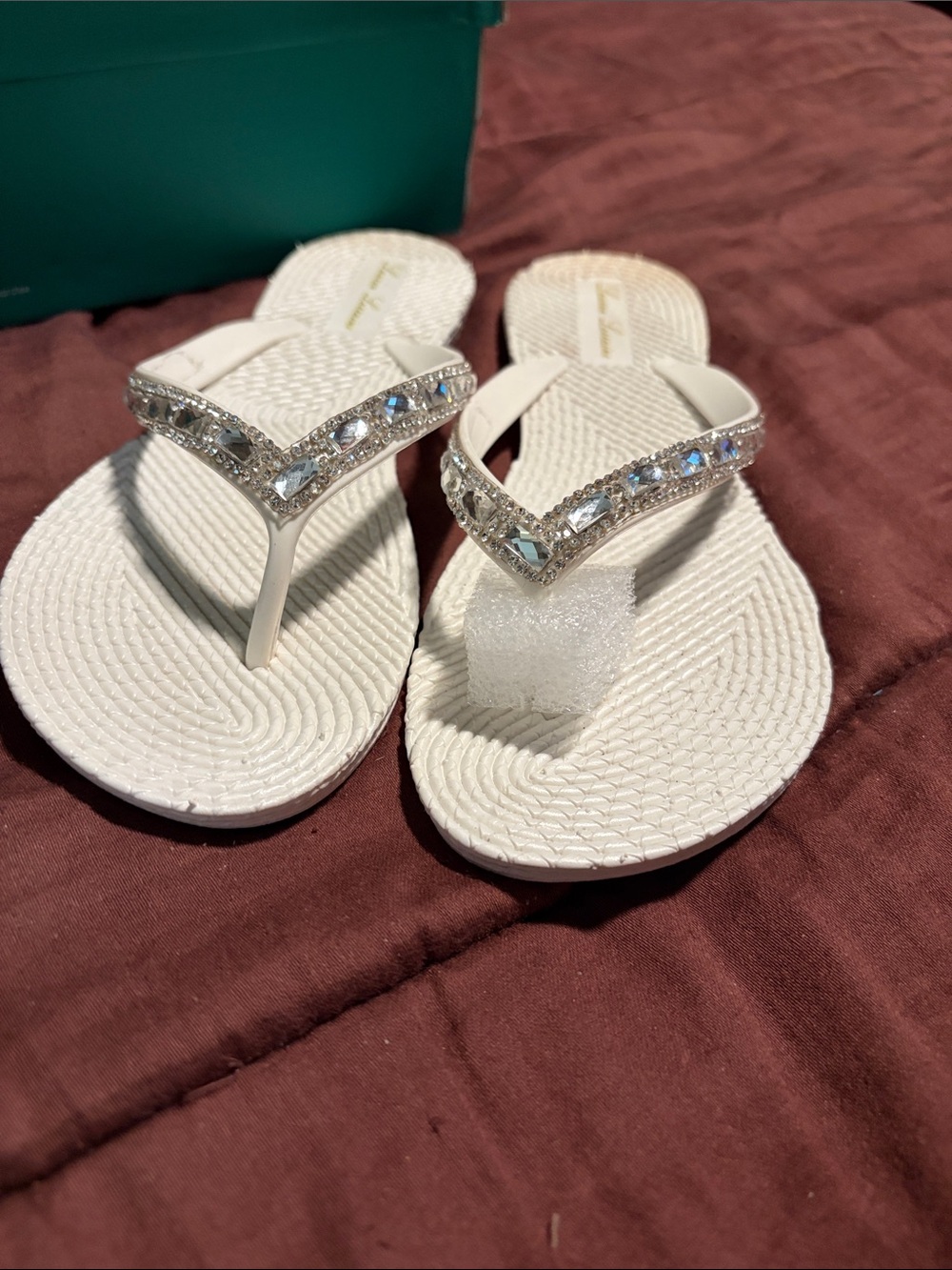 White Rubber Flip Flops by Loren Lorraine Brand. NWT! - Picture 8 of 9
